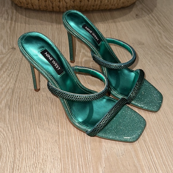 Sparkly Green Nine West Heels - Picture 7 of 7